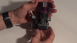 Assembler et sceller moteur nitro